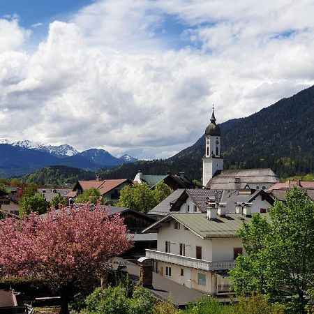 Bunter Hirsch Ferienwohnung Im Garmischer Zentrum Garmisch-Partenkirchen Exterior foto