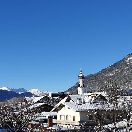 Bunter Hirsch Ferienwohnung Im Garmischer Zentrum Garmisch-Partenkirchen Exterior foto