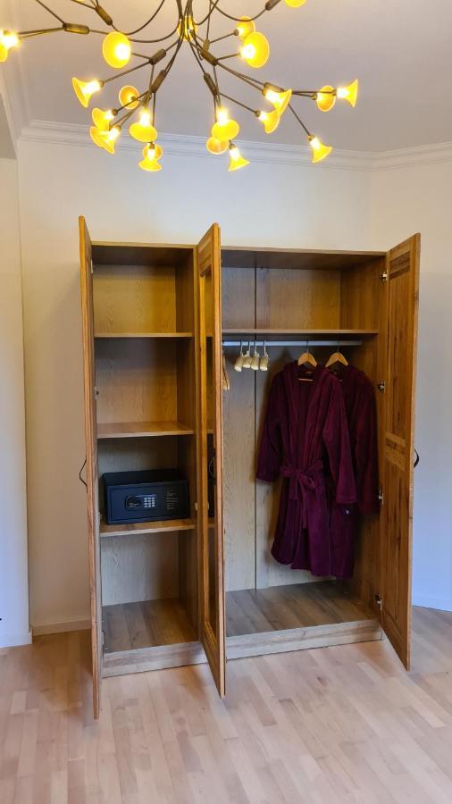 Bunter Hirsch Ferienwohnung Im Garmischer Zentrum Garmisch-Partenkirchen Exterior foto