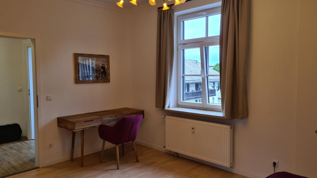 Bunter Hirsch Ferienwohnung Im Garmischer Zentrum Garmisch-Partenkirchen Exterior foto
