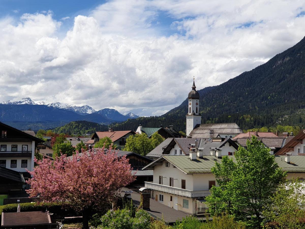 Bunter Hirsch Ferienwohnung Im Garmischer Zentrum Garmisch-Partenkirchen Exterior foto