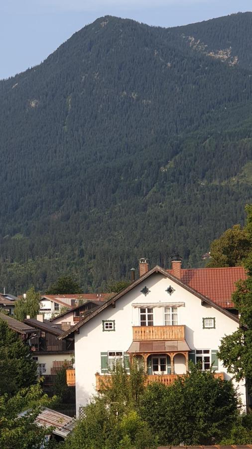 Bunter Hirsch Ferienwohnung Im Garmischer Zentrum Garmisch-Partenkirchen Exterior foto