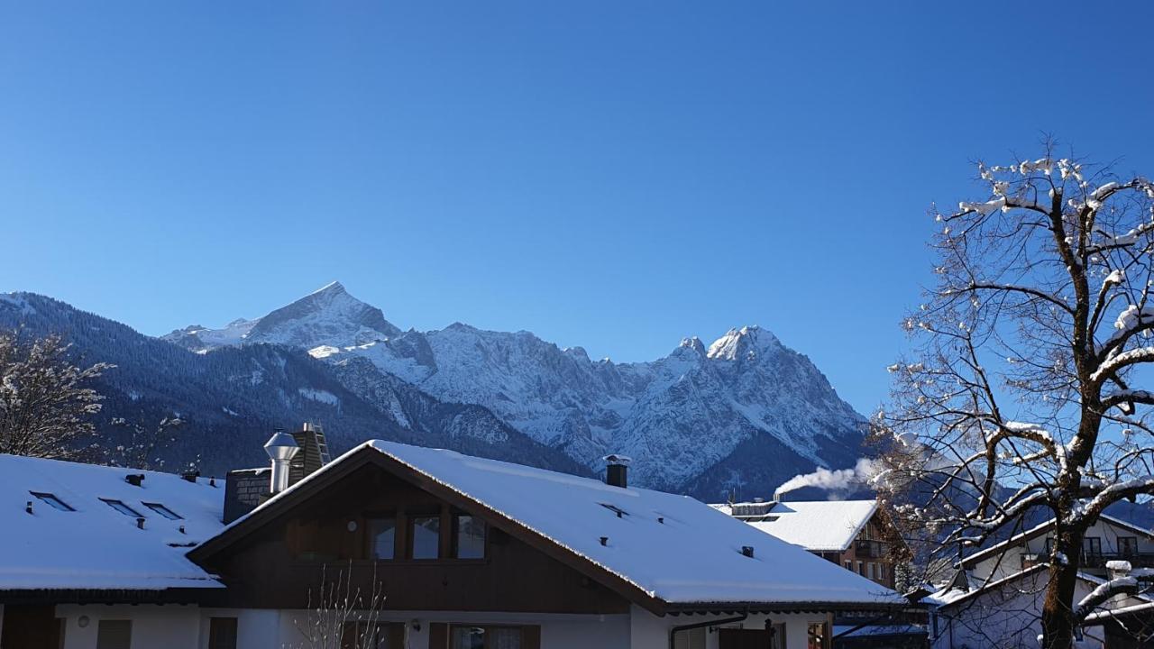 Bunter Hirsch Ferienwohnung Im Garmischer Zentrum Garmisch-Partenkirchen Exterior foto
